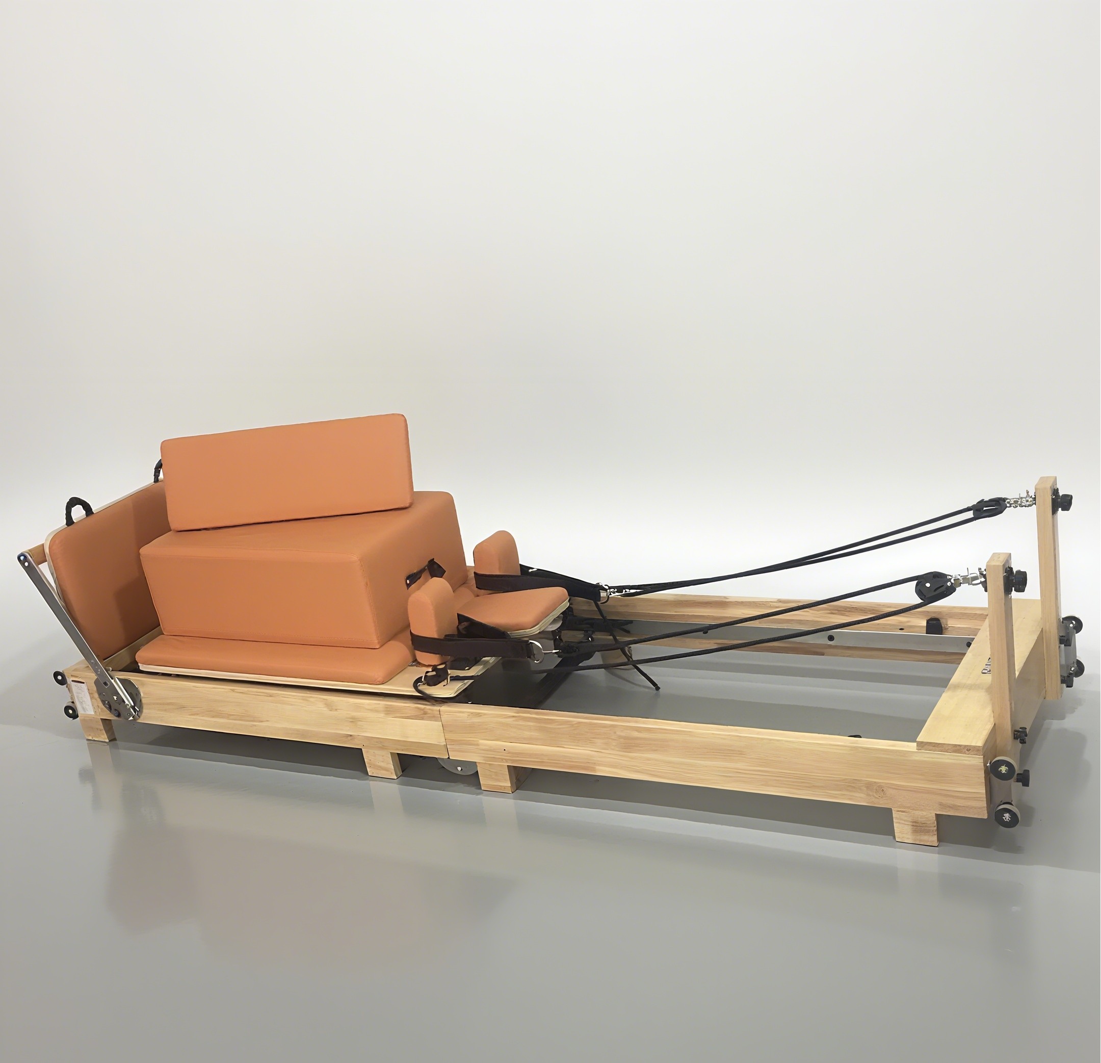 Pilates & Yoga Unleashed International Academy - Reformer de Pilates Plegable de Madera